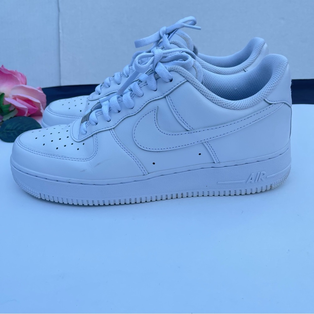Nike Air Force 1 Men’s Size 10.5 White Athletic Lifestyle Shoes Sneakers